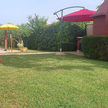 Mala Kuca Sa Velikim Grijanim Bazenom Antonio Villa Sisan Exterior photo