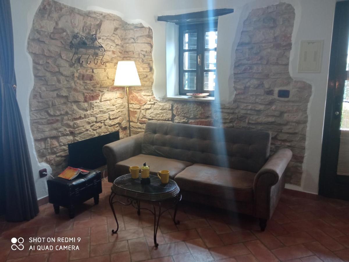 Mala Kuca Sa Velikim Grijanim Bazenom Antonio Villa Sisan Exterior photo